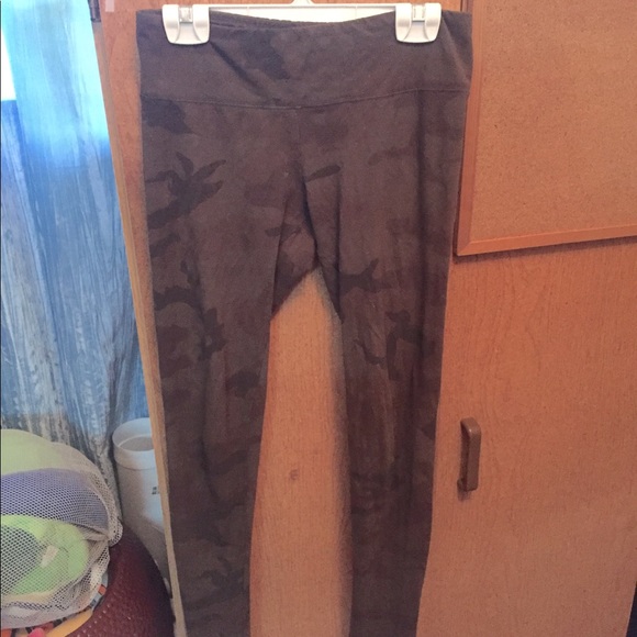 Aritzia TNA Camouflage Leggings - Picture 2 of 5